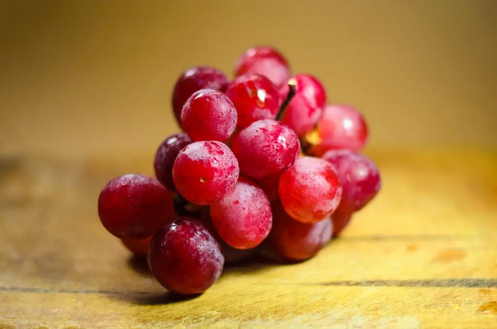 how to freeze red grapes